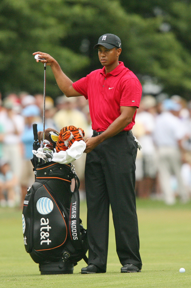 Tiger Woods chooses new logo for golf bag