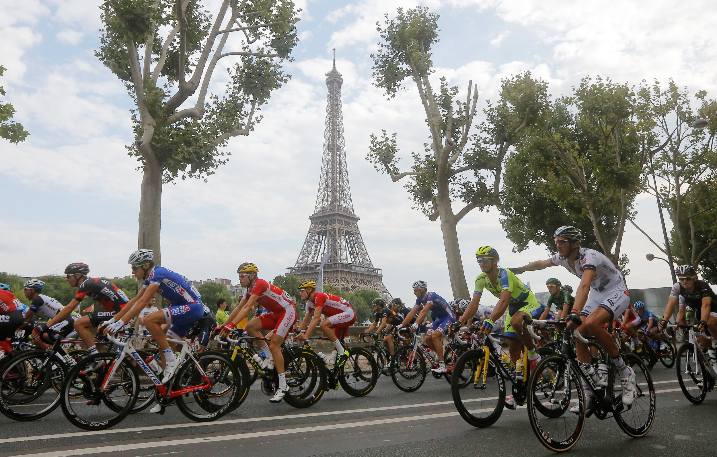 Tour de France Wraps Up as Riders Zoom by Paris Icons - NBC News