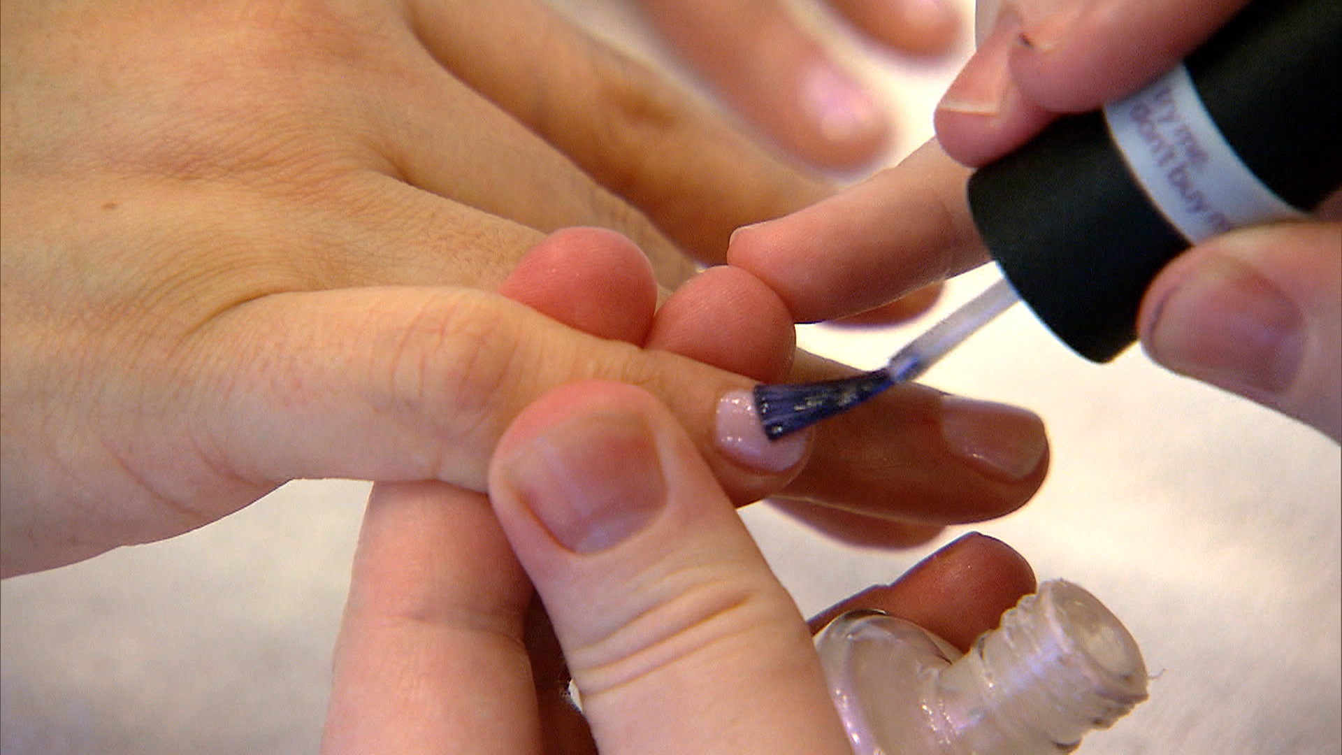 Nonprofit Receives EPA Grant to Make Nail Salons 'Healthy'
