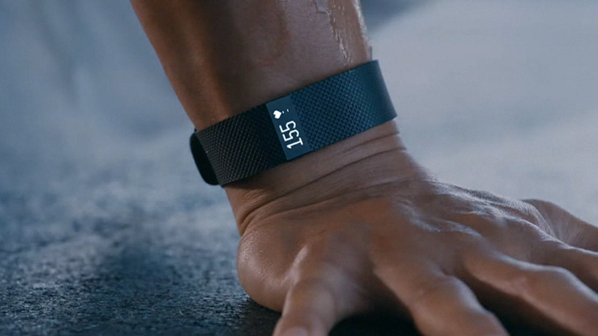 fitbit that tracks heart rate