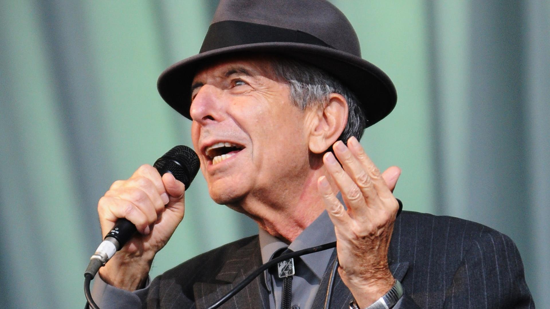 Leonard Cohen, legendary singer-songwriter, dies at 82