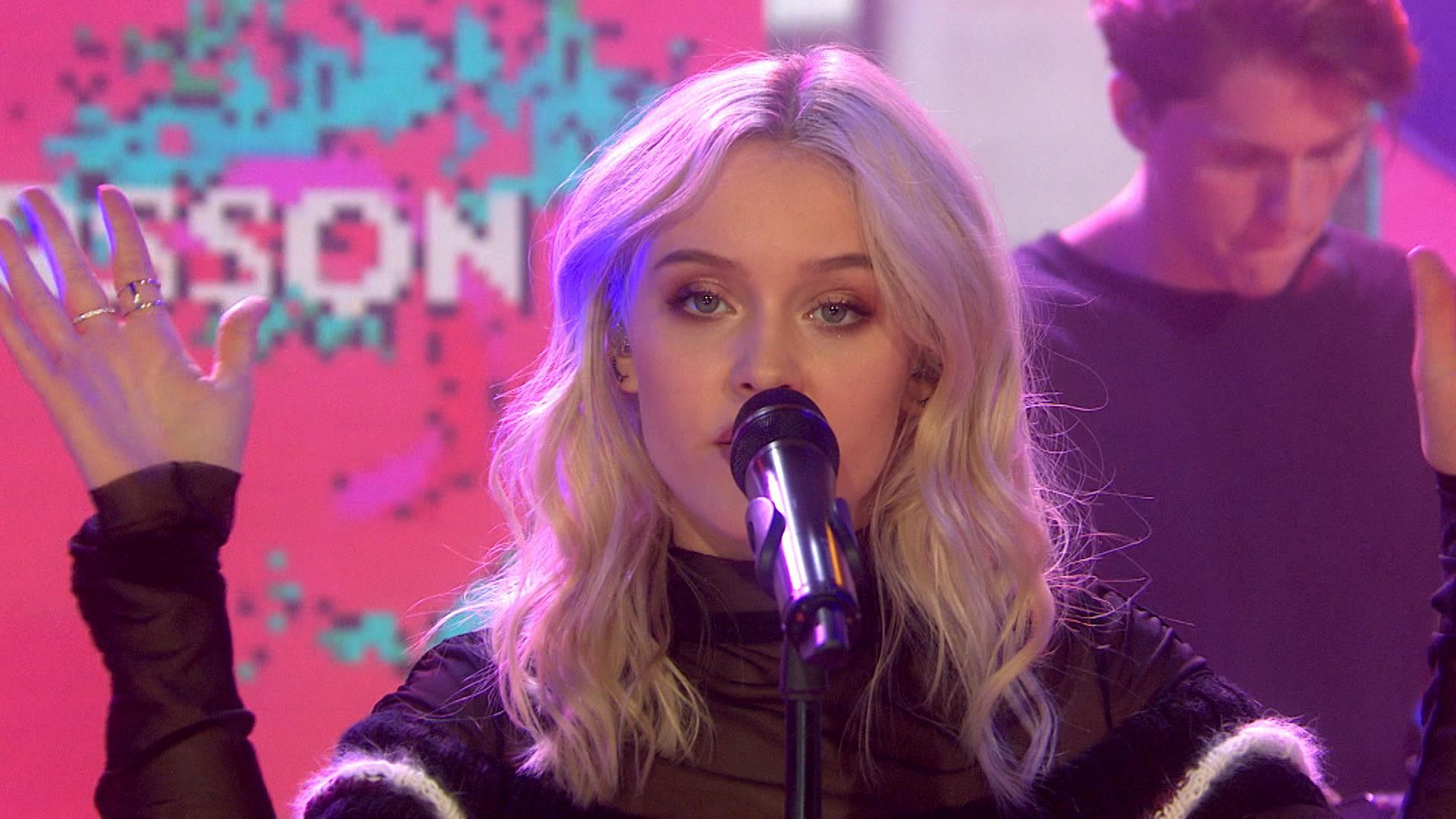 Watch Zara Larsson play 'Would you rather?'