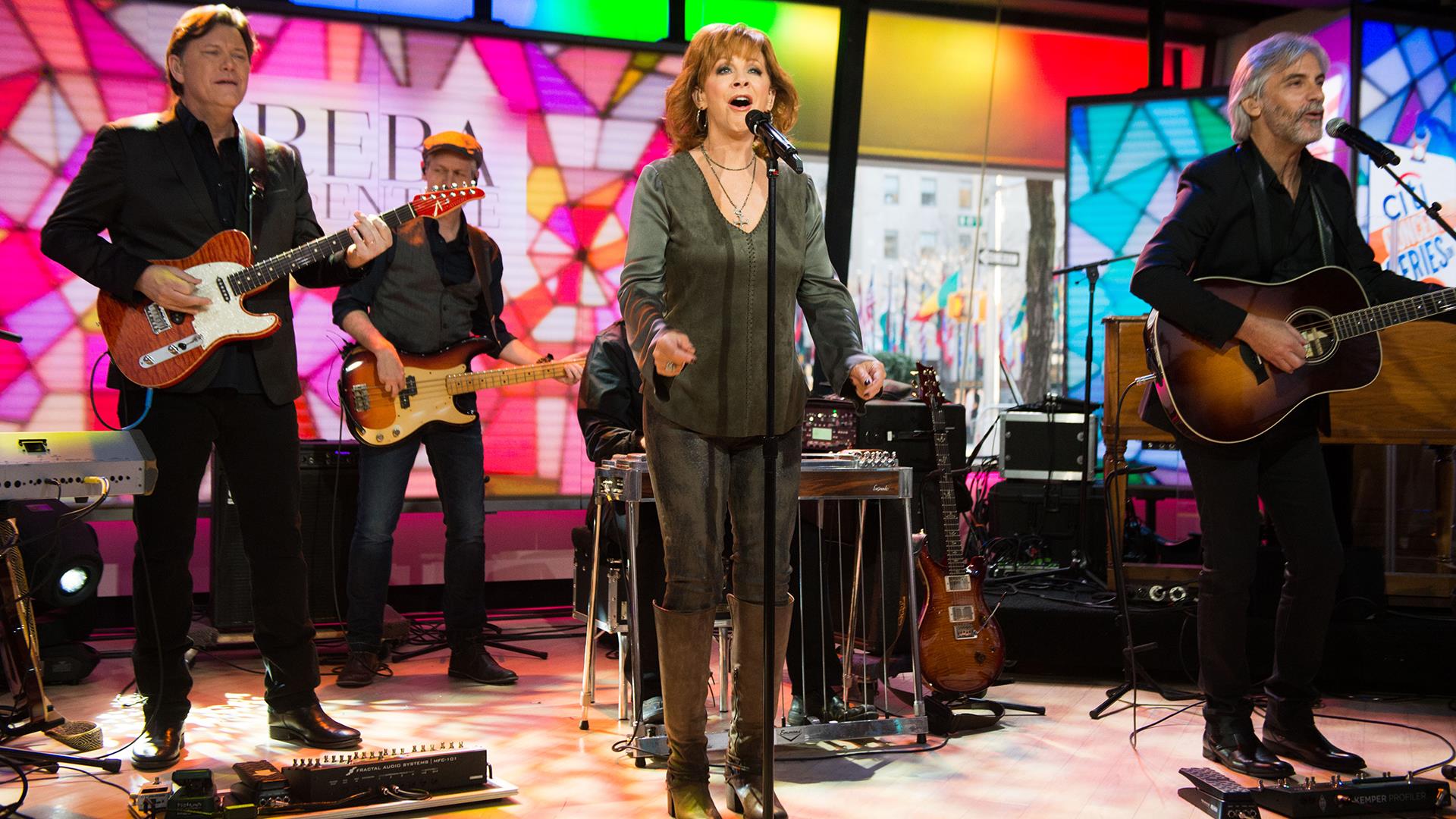 Watch Reba McEntire perform 'Swing Low, Sweet Chariot' live on TODAY