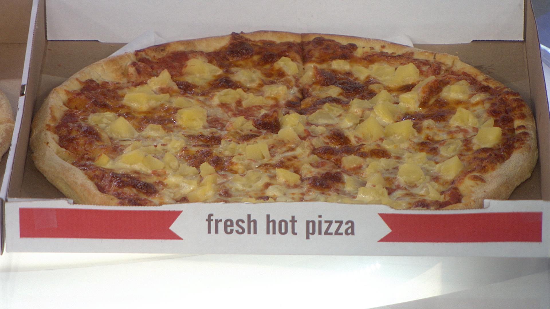 Iceland's president would ban pineapple on pizza if he could