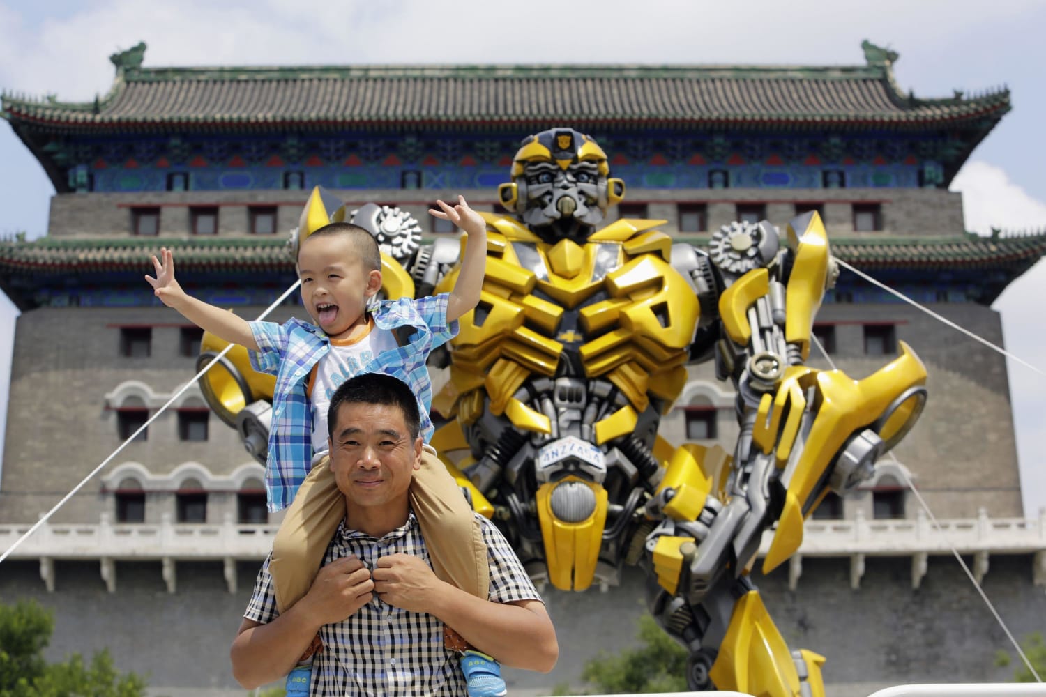  to a model of the Transformers character Bumblebee in central Beijing
