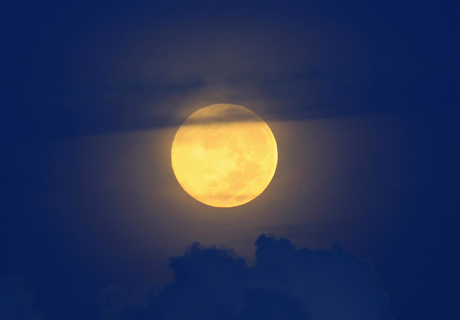 Moon Gone Wild: See Stunning Photos of Night Sky
