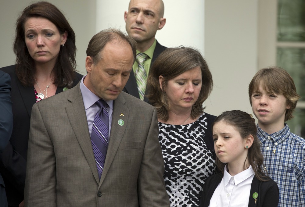 Newtown shooting family members dejected after background check bill is  defeated in the US Senate