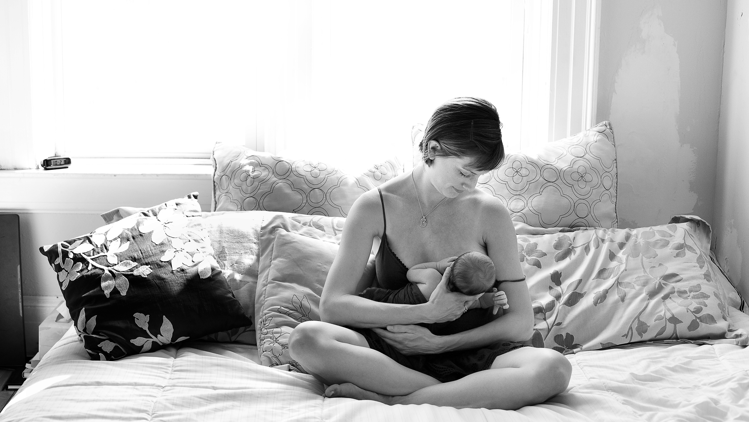Breast-feeding selfies, portraits, let new moms flaunt nursing pride