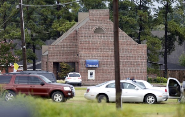 SWAT team storms Louisiana bank, kills gunman who fatally shot hostage