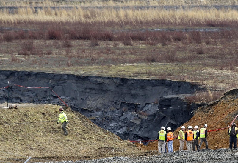 Image: Duke Energy engineers and contractors survey the site of a coal ash spill at the Dan River Power Plant