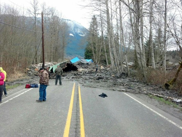 Image: The aftermath of a landslide blocks State Route 530 near Oso, Washington