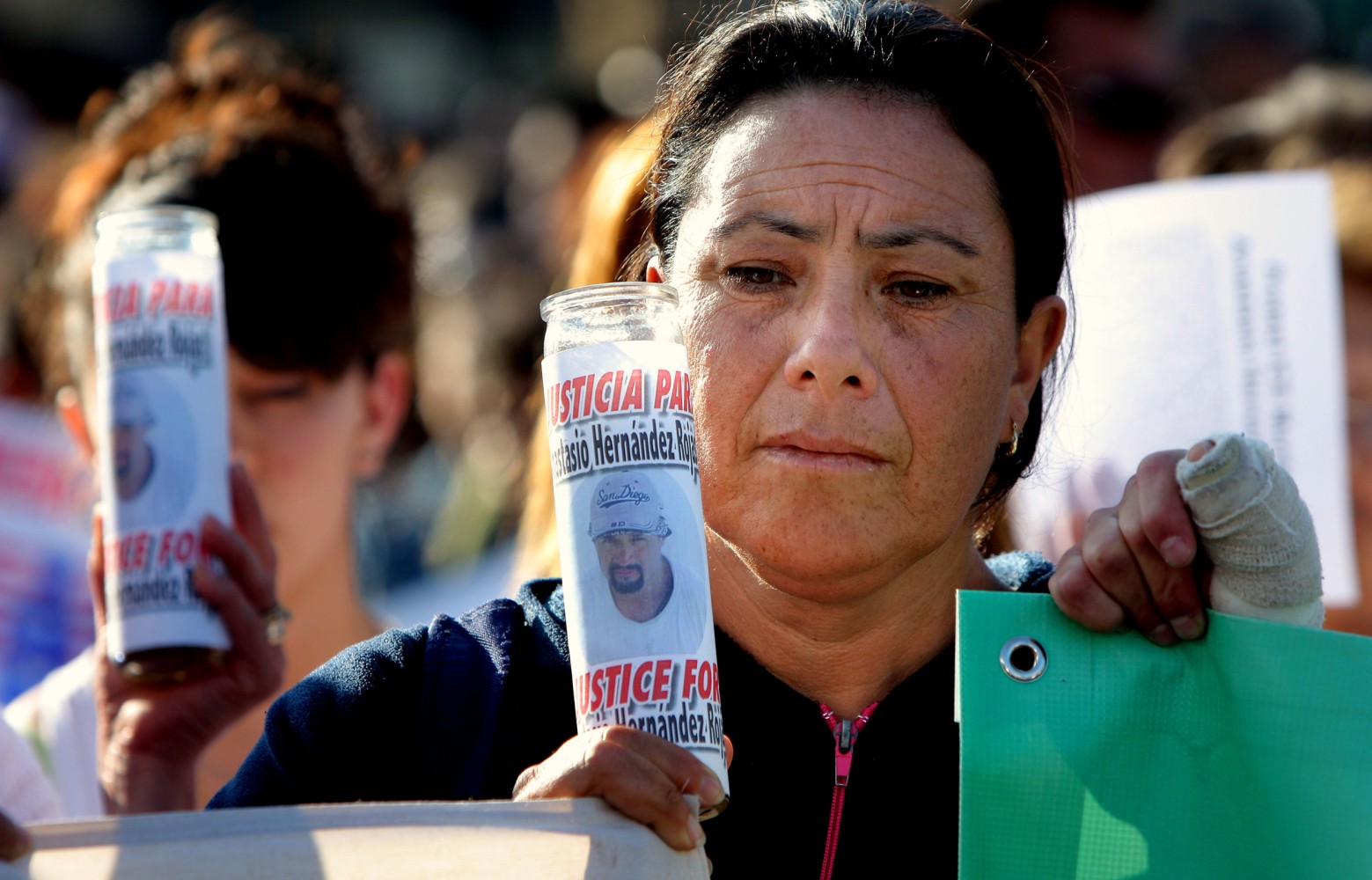 A woman holds a candle covered by a picture of late Mexican Anastasio Hernandez-Rojas during a protest at the San Ysidro border crossing that separates ... - 151106-anastasio-hernandez-rojas-cbp-0823p_9a3838d7bc6775559f6a1ae3d8b96df7.nbcnews-ux-2880-1000