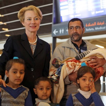 Image: First Syrian family to be resettled in the US