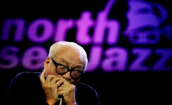 Image: Toots Thielemans in performance in 2005
