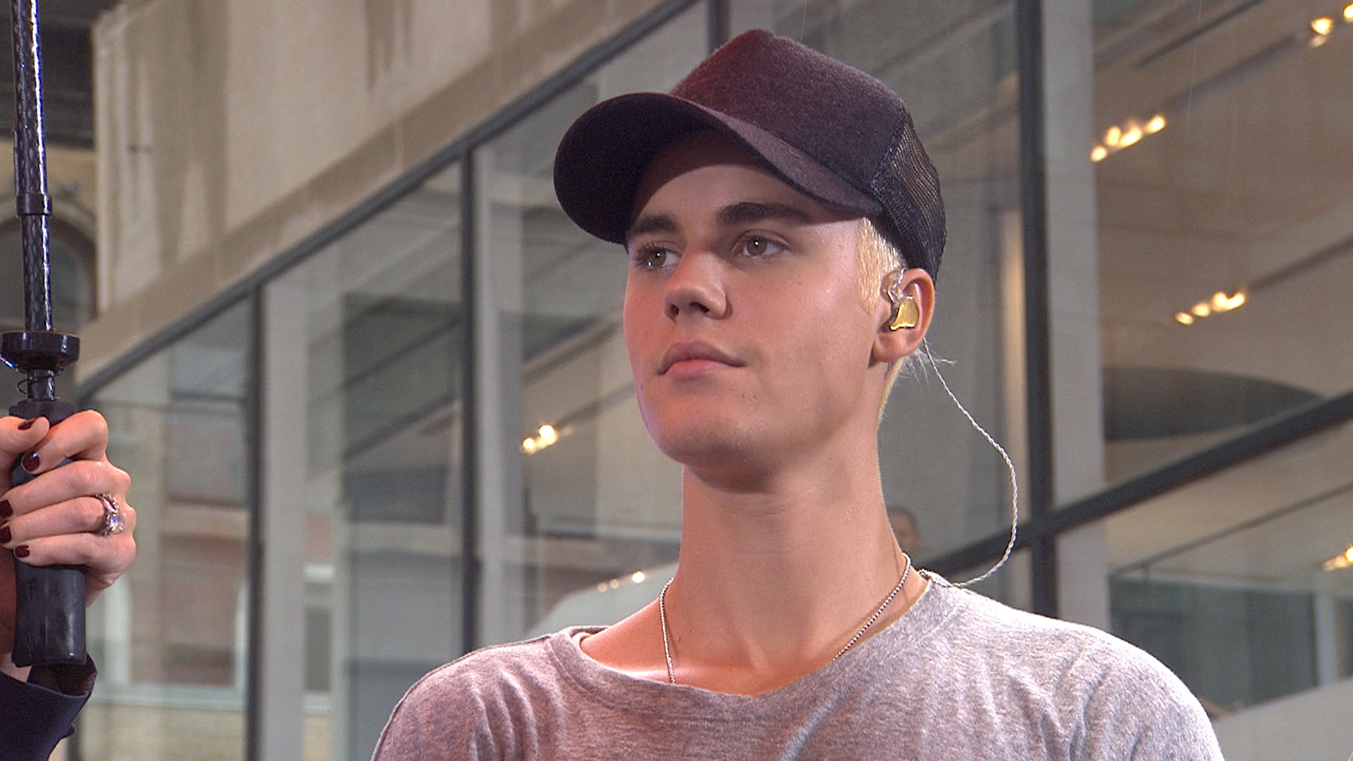 Watch Justin Bieber reveal his new blond locks on TODAY1920 x 1080