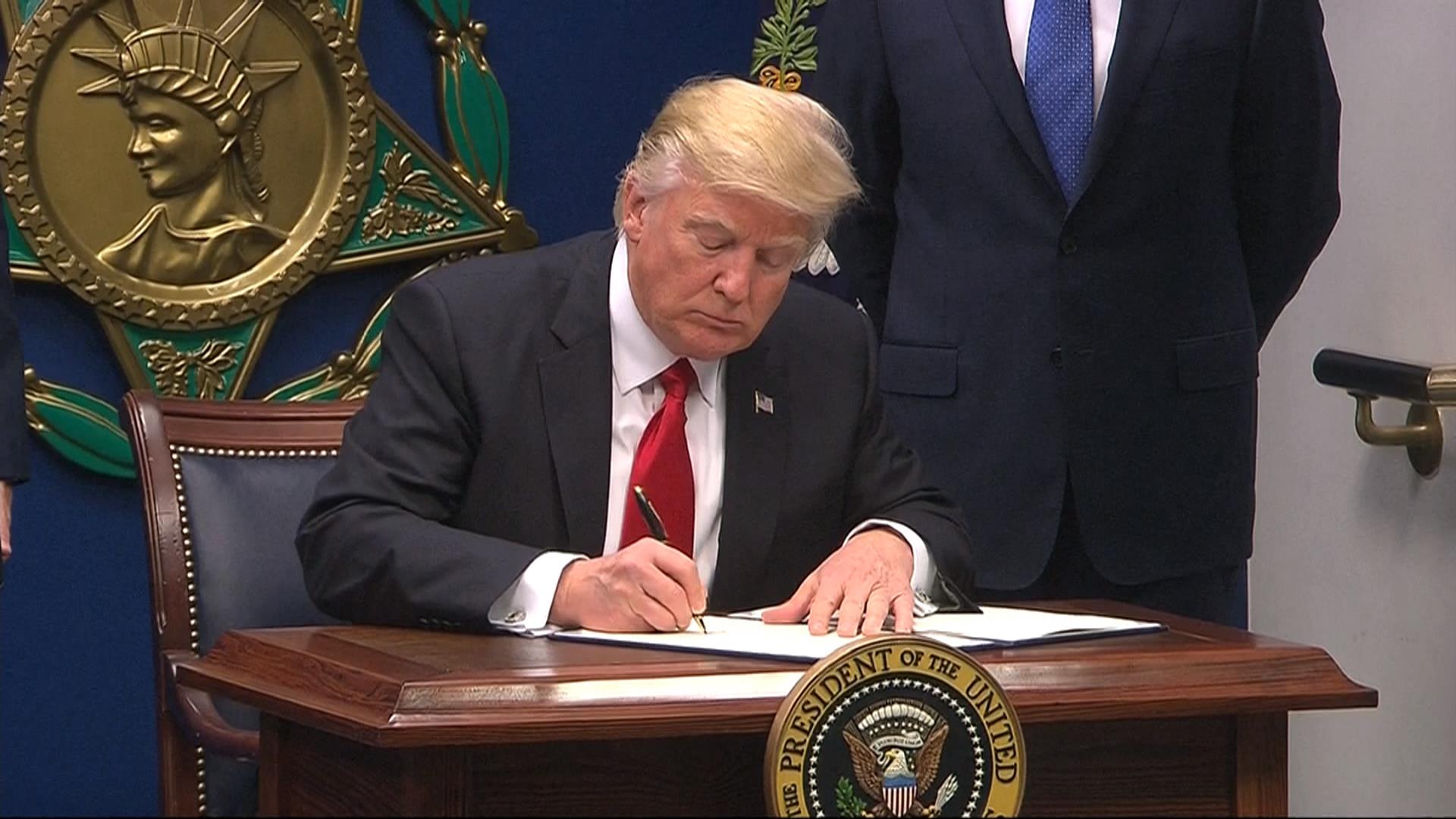 Trump Signs Order Suspending Admission of Syrian Refugees