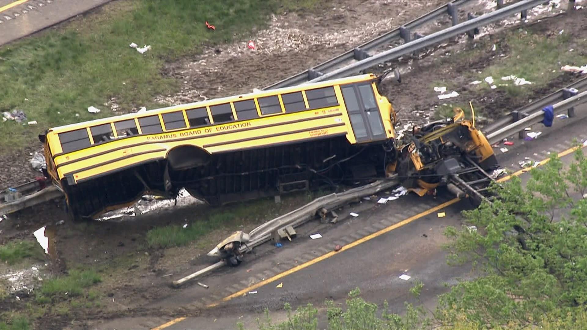 All new school buses should have seat belts, officials say