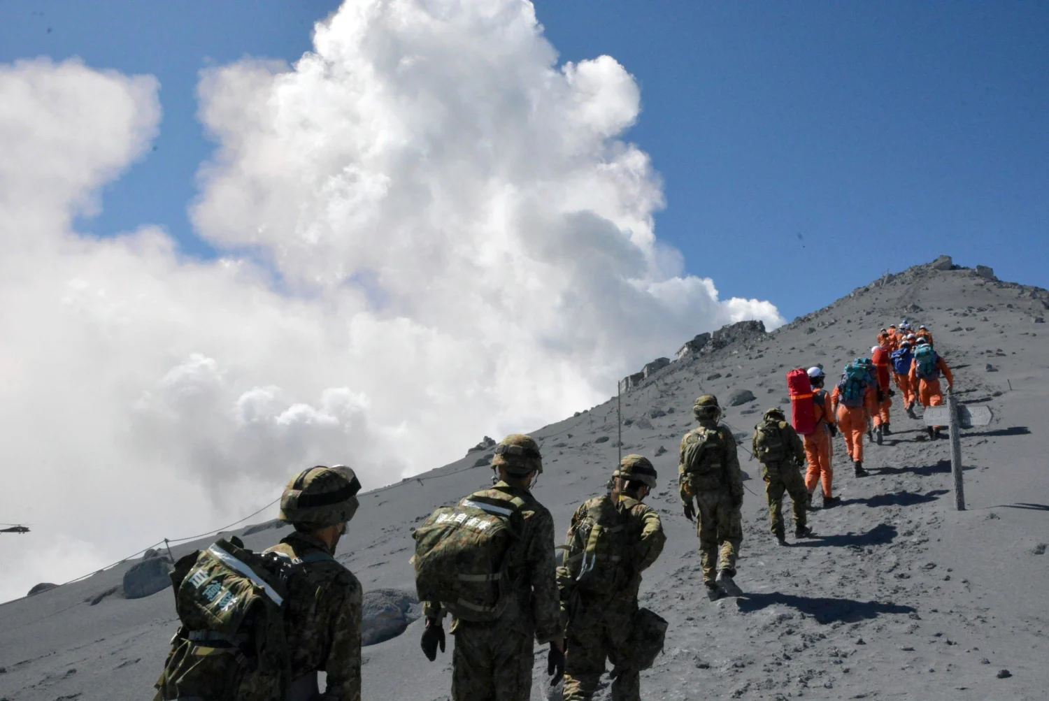 مقال مصور: بركان اليابان الثائر