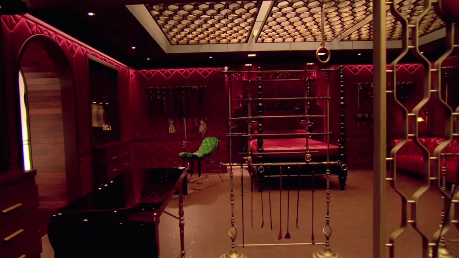 Watch Fifty Shades Behind The Scenes Clip Inside The Red Room