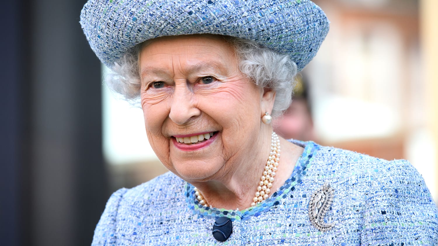 Queen Elizabeth, royal household looking to hire decorator - TODAY.com