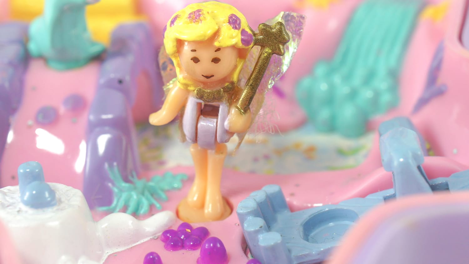 polly pocket with clothes