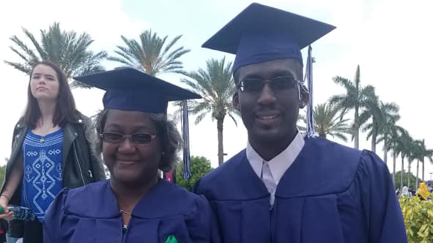 Once homeless mother and son graduate from college together - TODAY.com