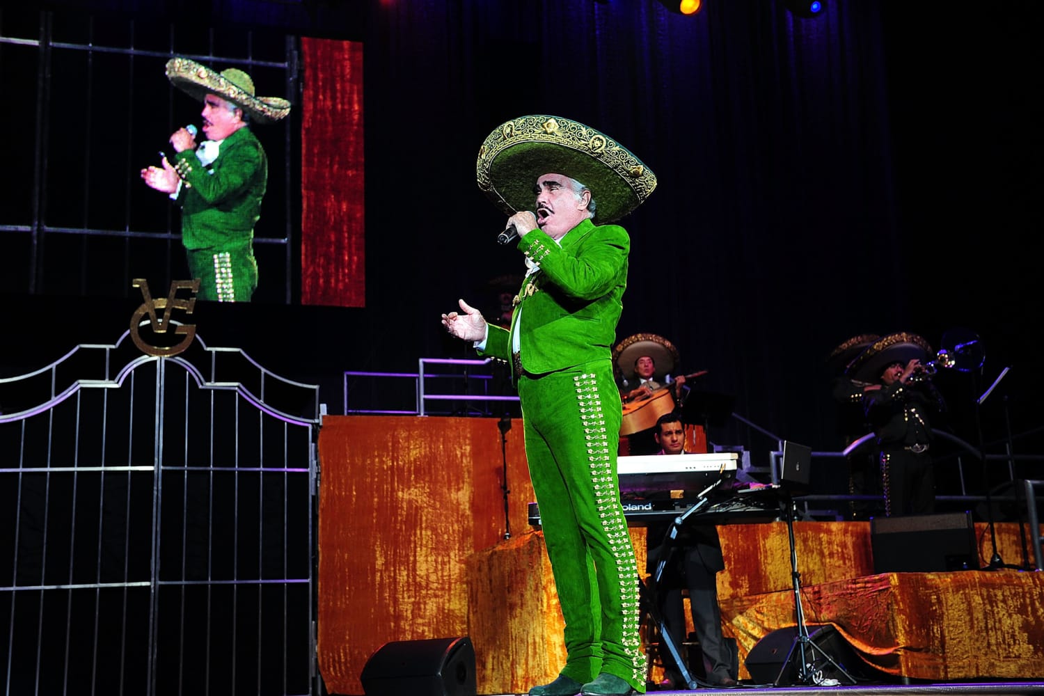 Singer Vicente Fernandez Refused Transplant Feared Donor A Homosexual Or An Addict