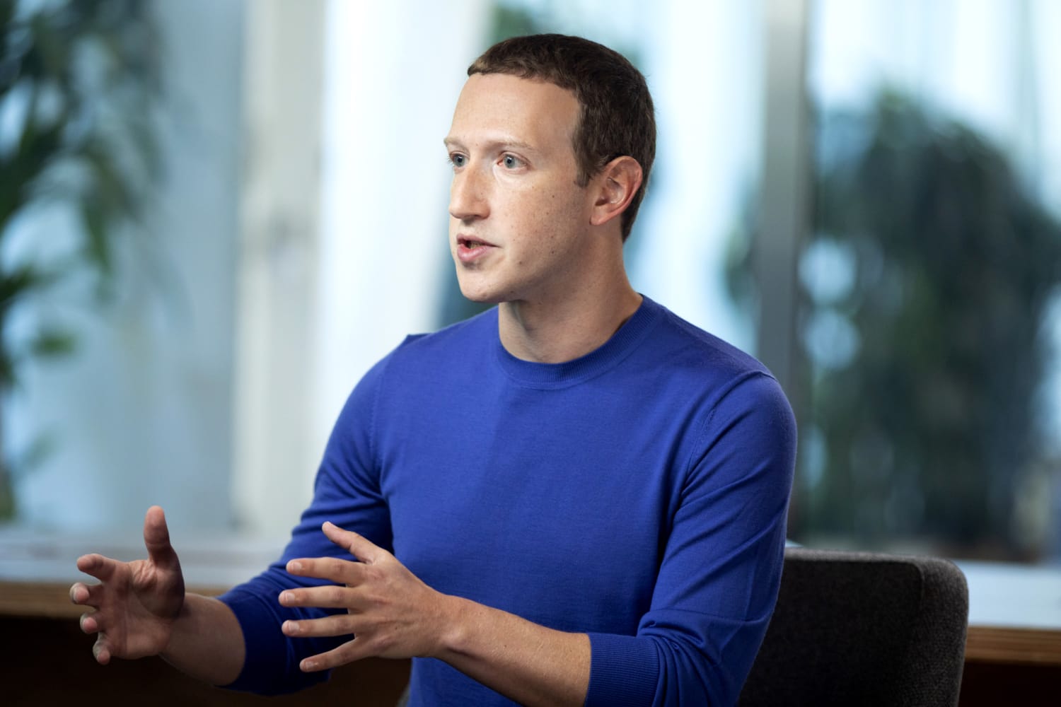 Facebook To Give Employees 1 000 And Six Month Bonuses As