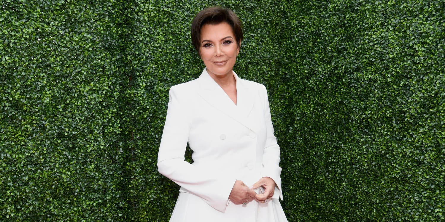 Kris Jenner S Hair Is In A Textured Bob Now