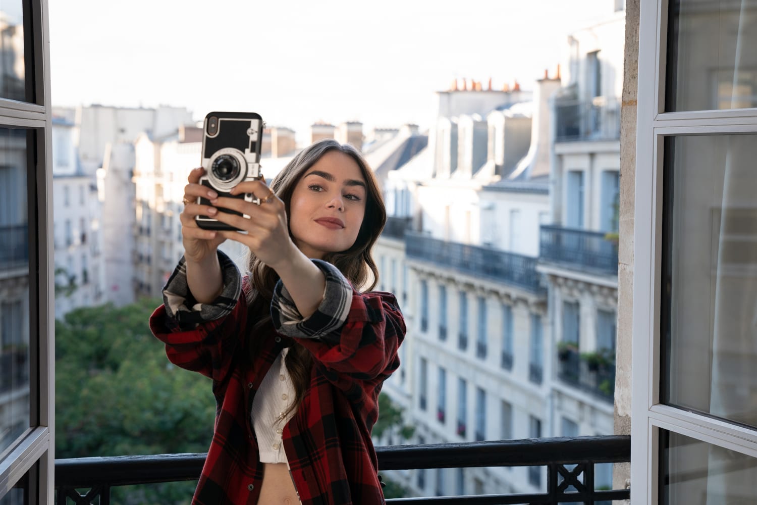 Netflix's 'Emily in Paris' is an ill-timed love letter to American  exceptionalism