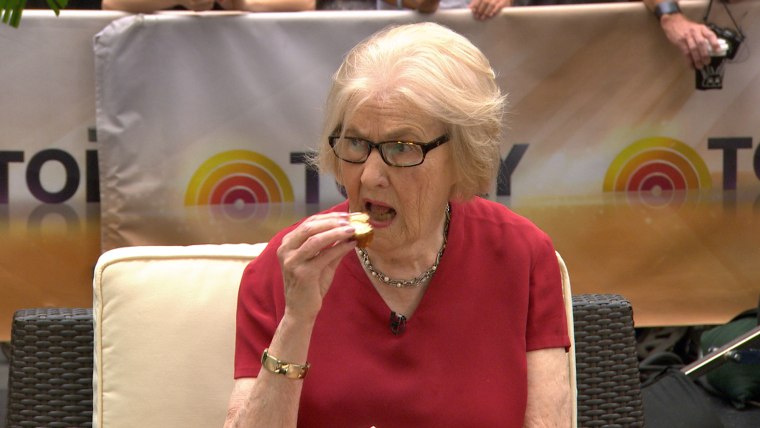 Marilyn Hagerty Reviews The Cronut It S Very Chewy