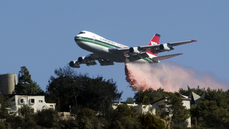 Western Wildfires: آيا SuperTanker 747 جديد در مبارزه با آتش سوزي هاي خشمگين كمك خواهد كرد?