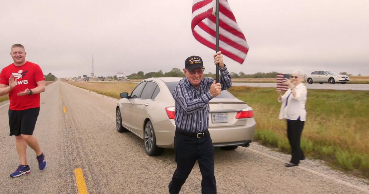 Volunteer Veterans Carry American Flag From Seattle to Tampa