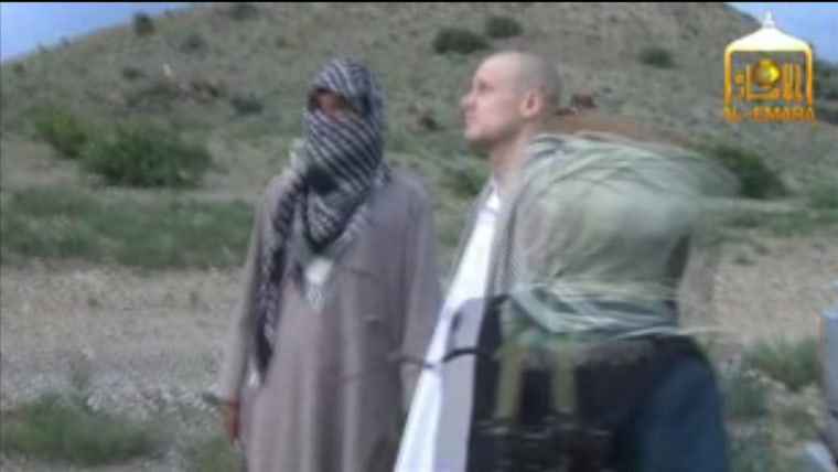 Bergdahl  Pictured  با  طالبان  در  اسارت  است  در حالي  كه در  زندان بسر  مي‌برد
