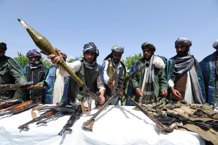 مذاکرات طالبان: فرستاده افغان با ستیزه جویان در چین دیدار می‌کند.