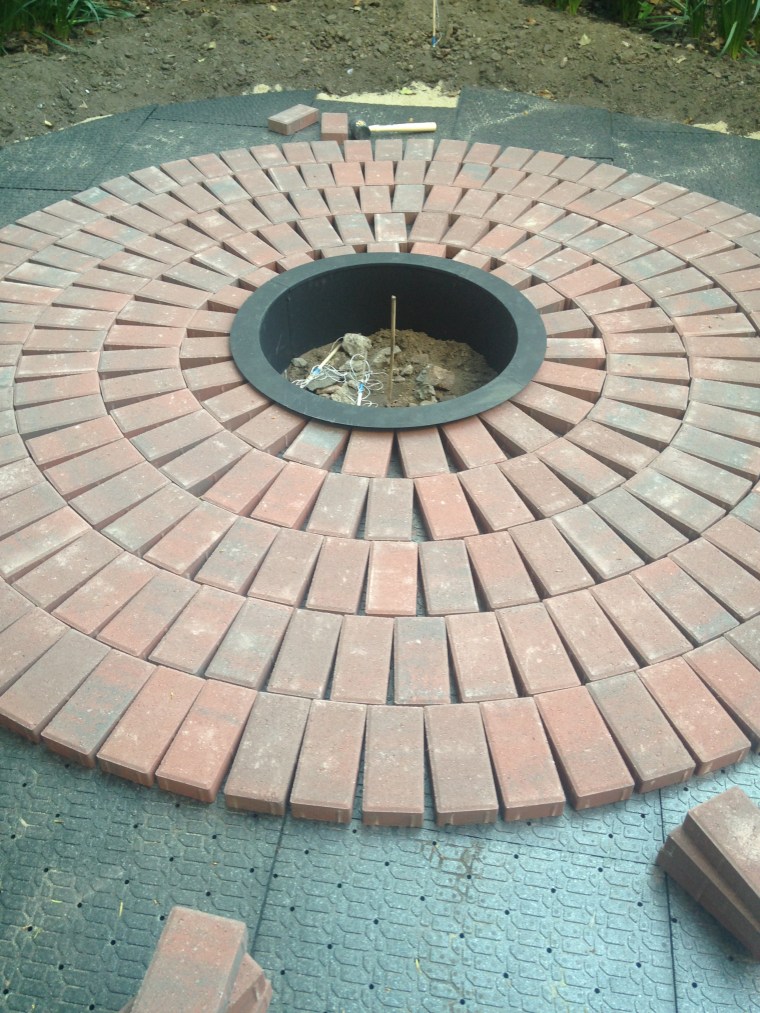 How To Lay Pavers In A Circle | MyCoffeepot.Org