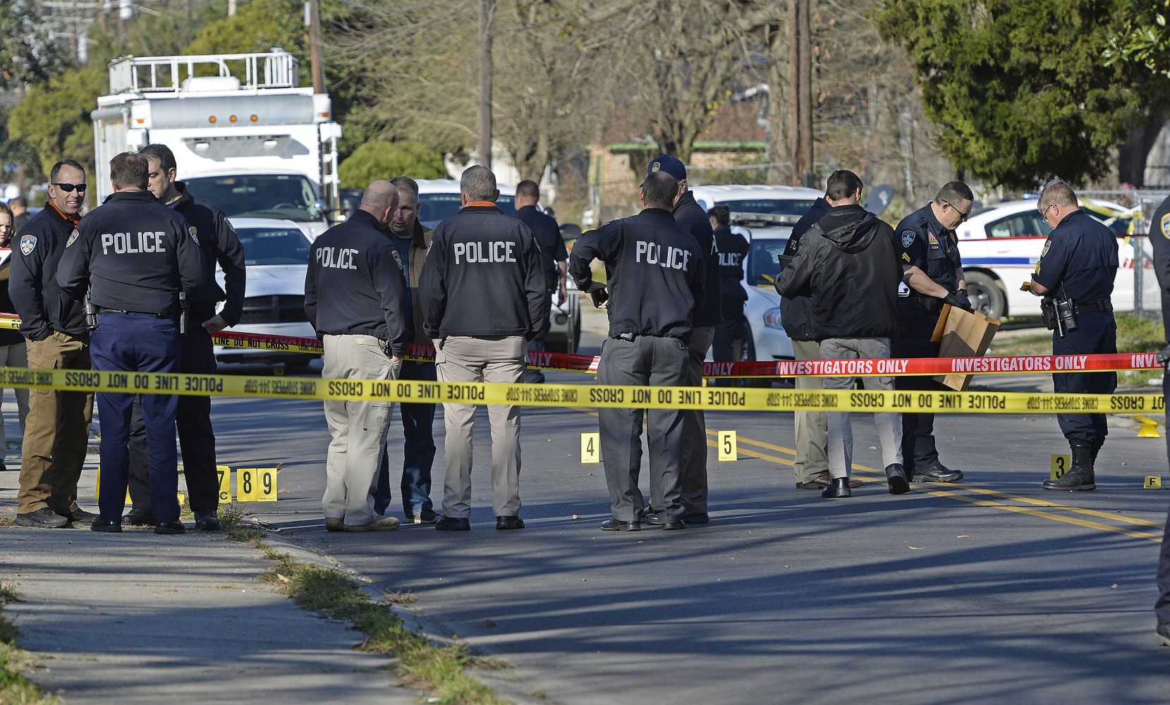 Two Baton Rouge, Louisiana, Cops, One Suspect Shot in Exchange of Gunfire - NBC News