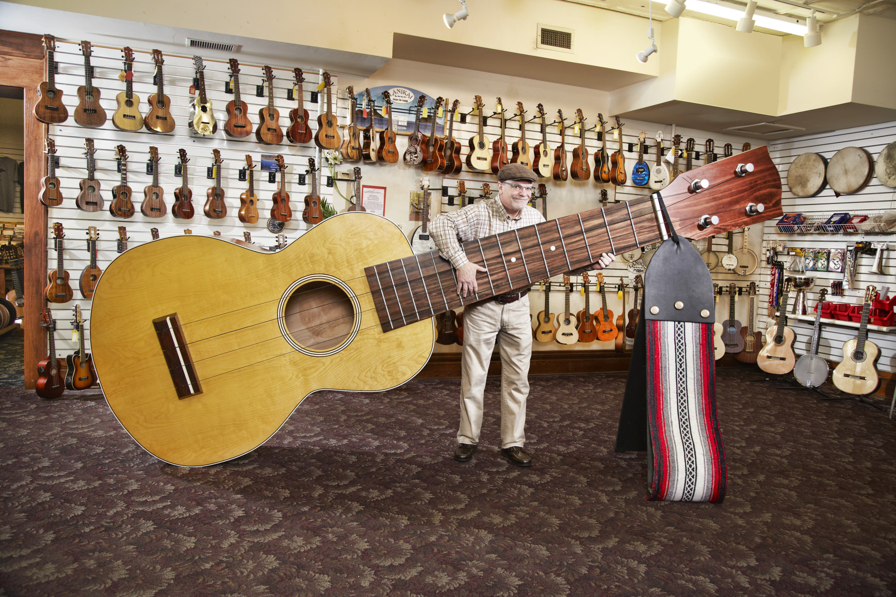 Video: Listen to the worlds largest ukulele | Guinness 