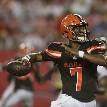 Image: Cleveland Browns quarterback DeShone Kizer throws against the Tampa Bay Buccaneers