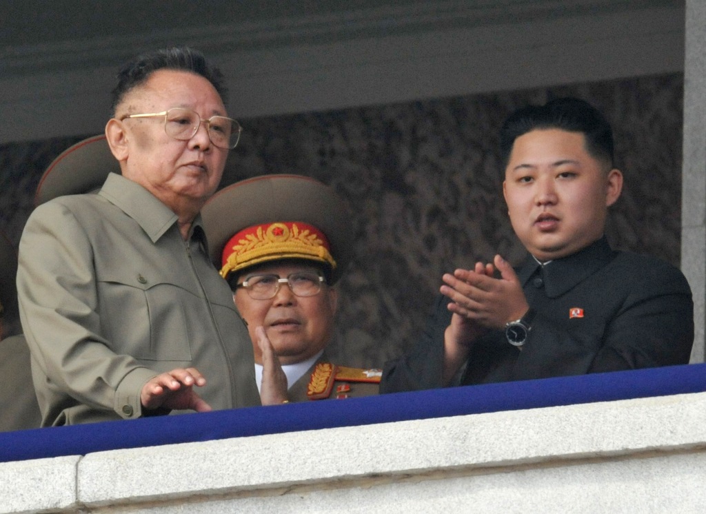 Image: Kim Jong Il and Kim Jong Un