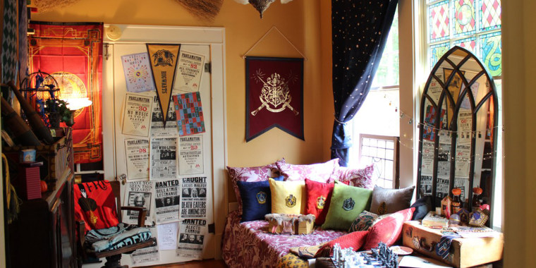 This couple created their own 'Harry Potter' reading room ...