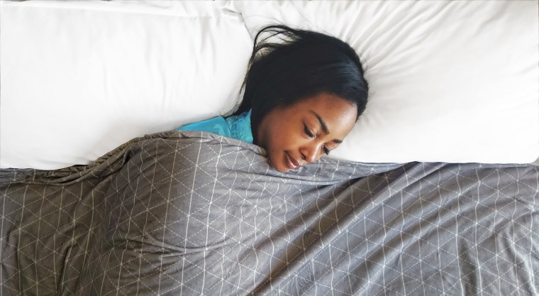 I tried using a weighted blanket to stress less. Here's what happened.