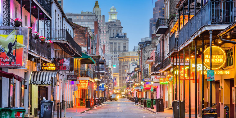 travel-guide-new-orleans-french-quarter-