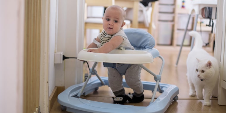 how many months baby can sit in walker