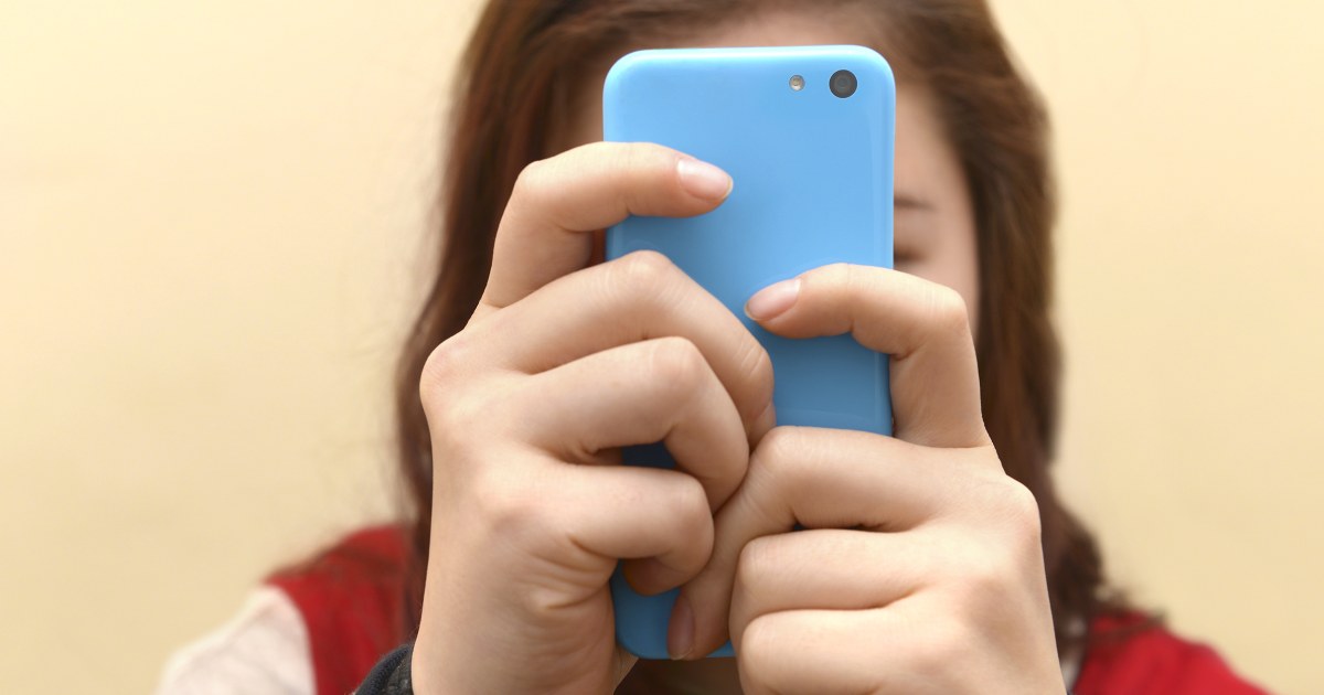 Teens, but not adults, suffering mental health disorders linked to social media