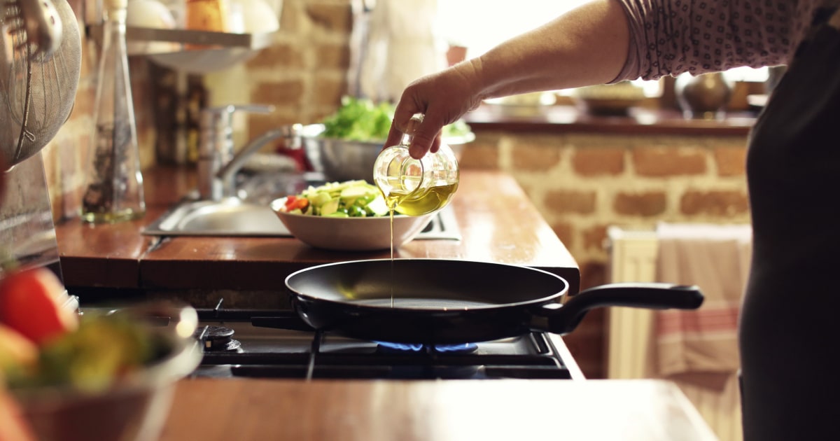 The best oils to use for cooking, according to nutritionists