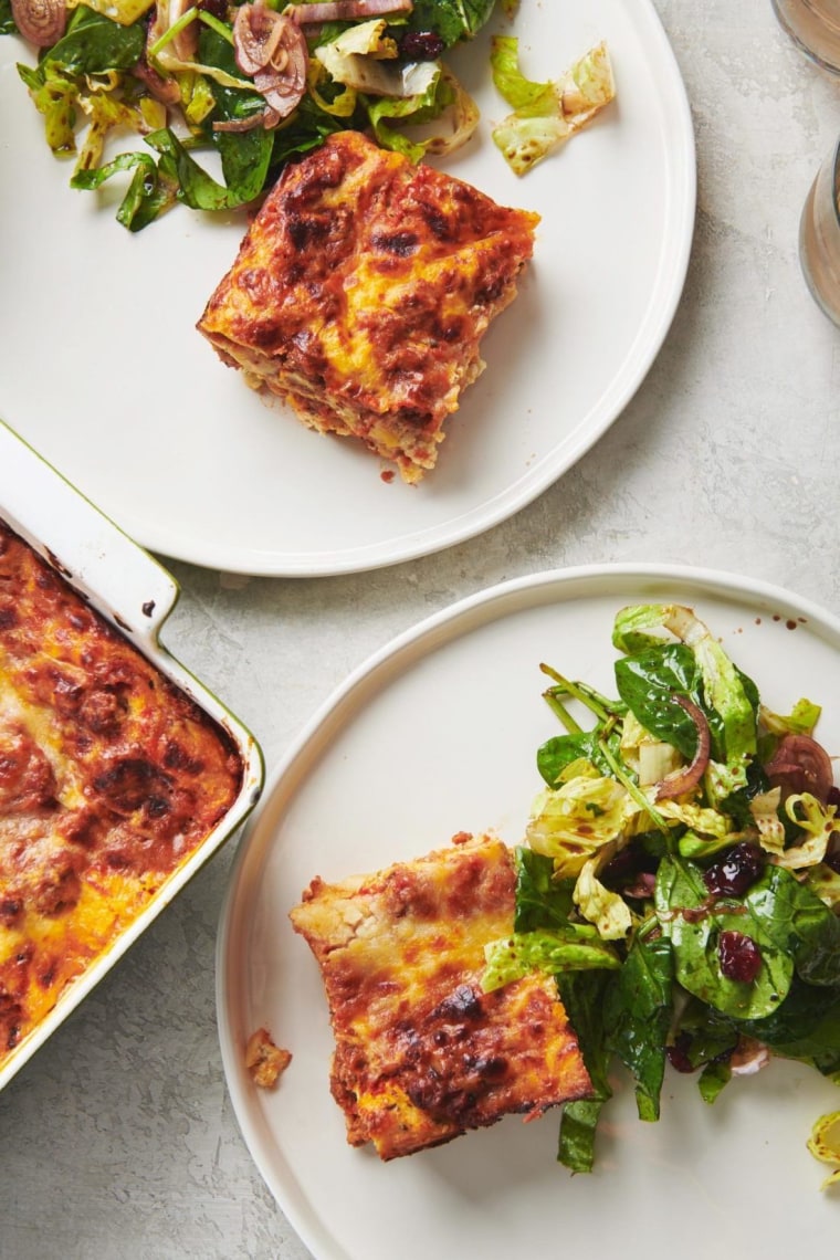 THIS CLASSIC CHEESY BEEF LASAGNA IS THE SUNDAY DINNER YOUR FAMILY ...