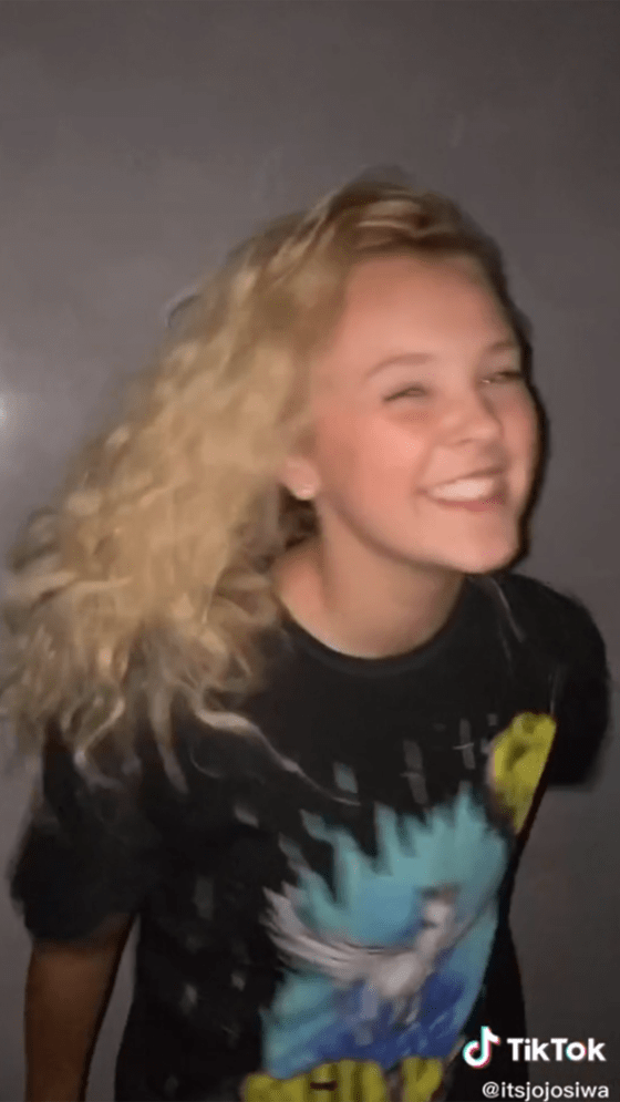 Jojo Siwa Ditches Ponytail And Bow And Shows Wavy Hair On Tiktok
