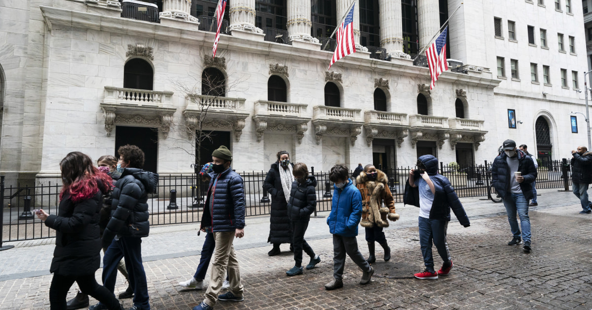 Dow rises 660 points while Wall Street encourages third vaccine, a home stimulus package