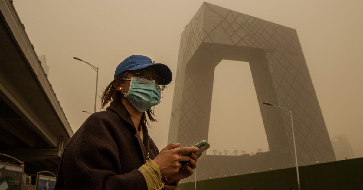 Sliktākā smilšu vētra Ķīnā pēdējo desmit gadu laikā ir nosmakusi Pekinu